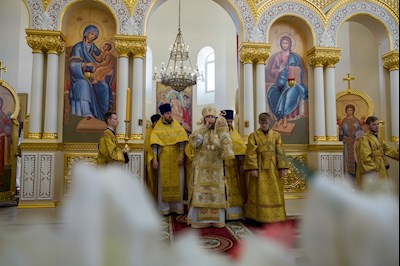 Митрополит Игнатий совершил Божественную литургию в соборном храме святителя Спиридона Тримифунтского г. Саратова