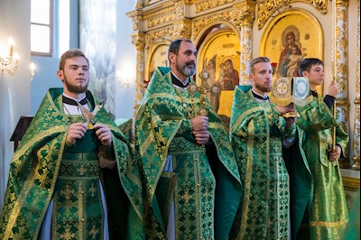 Митрополит Игнатий совершил Божественную литургию в Духосошественском соборе г. Саратова