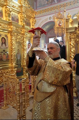 Митрополит Игнатий совершил Божественную литургию в Свято-Троицком кафедральном соборе г. Саратова