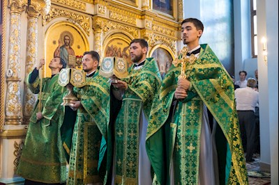 Митрополит Игнатий совершил Божественную литургию в Духосошественском соборе г. Саратова