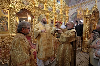 Митрополит Игнатий совершил Божественную литургию в Свято-Троицком кафедральном соборе г. Саратова