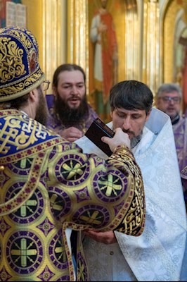 Митрополит Игнатий совершил Божественную литургию в Покровском соборе г. Саратова