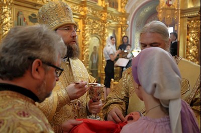 Митрополит Игнатий совершил Божественную литургию в Свято-Троицком кафедральном соборе г. Саратова