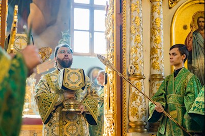 Митрополит Игнатий совершил Божественную литургию в Духосошественском соборе г. Саратова