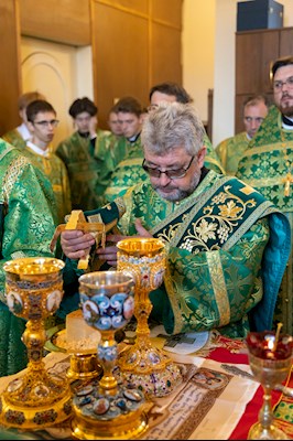 Митрополит Игнатий совершил Божественную литургию в Серафимовском храме г. Саратова