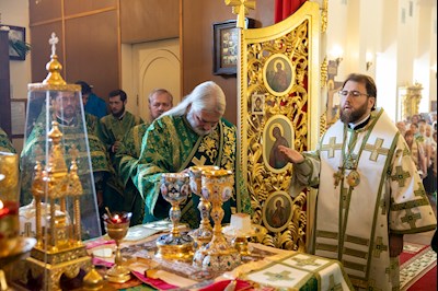 Митрополит Игнатий совершил Божественную литургию в Серафимовском храме г. Саратова