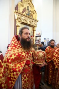 Митрополит Лонгин возглавил Литургию с сурдопереводом