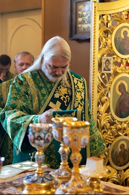 Митрополит Игнатий совершил Божественную литургию в Серафимовском храме г. Саратова