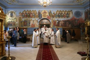 Крещальная литургия в Свято-Троицком соборе Саратова