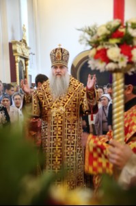 Митрополит Лонгин возглавил Литургию с сурдопереводом