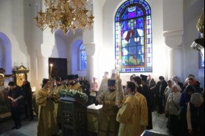Всенощное бдение на Архиерейском подворье — в храме в честь иконы Божией Матери «Утоли моя печали» г. Саратова