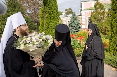 Митрополит Игнатий совершил Божественную литургию в Свято-Алексиевском женском монастыре г. Саратова
