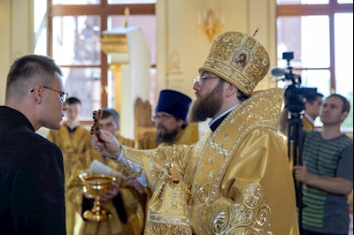 Митрополит Игнатий совершил Божественную литургию в храме апостола и евангелиста Иоанна Богослова при СПДС