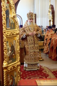 Митрополит Лонгин возглавил Литургию с сурдопереводом