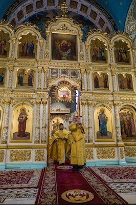 Митрополит Игнатий совершил Божественную литургию в Духосошественском соборе г. Саратова