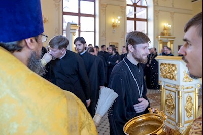 Митрополит Игнатий совершил Божественную литургию в храме апостола и евангелиста Иоанна Богослова при СПДС