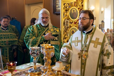 Митрополит Игнатий совершил Божественную литургию в Серафимовском храме г. Саратова