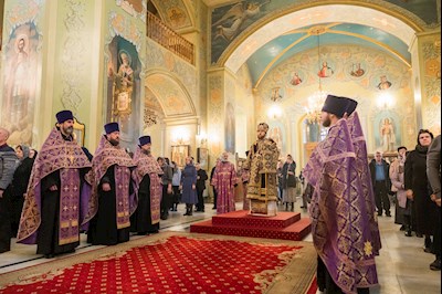 Митрополит Игнатий совершил всенощное бдение в Покровском соборе г. Саратова