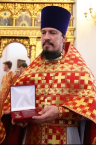 Митрополит Лонгин возглавил Литургию с сурдопереводом