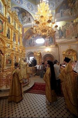 Митрополит Игнатий совершил Божественную литургию в Свято-Троицком кафедральном соборе г. Саратова