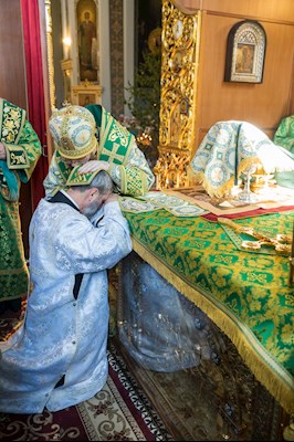 Митрополит Игнатий совершил Божественную литургию в Духосошественском соборе г. Саратова