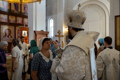Митрополит Игнатий совершил всенощное бдение в храме в честь Нерукотворного Образа Спасителя г. Саратова