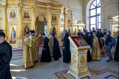 Митрополит Игнатий совершил Божественную литургию в храме апостола и евангелиста Иоанна Богослова при СПДС