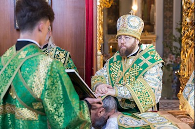 Митрополит Игнатий совершил Божественную литургию в Духосошественском соборе г. Саратова