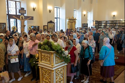Митрополит Игнатий совершил Божественную литургию в Серафимовском храме г. Саратова