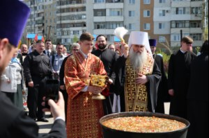 Митрополит Лонгин возглавил Литургию с сурдопереводом