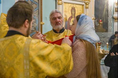 Митрополит Игнатий совершил Божественную литургию в Духосошественском соборе г. Саратова