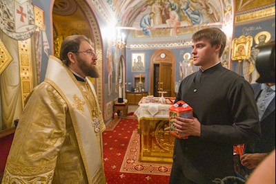 Митрополит Игнатий совершил ночное рождественское богослужение