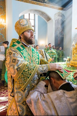 Митрополит Игнатий совершил Божественную литургию в Духосошественском соборе г. Саратова