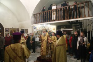 Божественная литургия в храме во имя святителя и чудотворца Николая на Елшанском кладбище г. Саратова