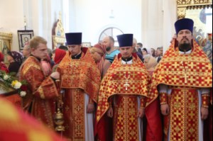 Митрополит Лонгин возглавил Литургию с сурдопереводом