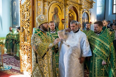 Митрополит Игнатий совершил Божественную литургию в Духосошественском соборе г. Саратова