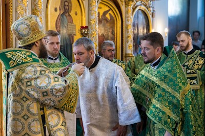 Митрополит Игнатий совершил Божественную литургию в Духосошественском соборе г. Саратова