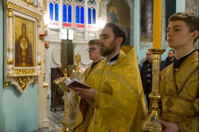 Митрополит Игнатий совершил Божественную литургию в Духосошественском соборе г. Саратова
