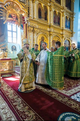 Митрополит Игнатий совершил Божественную литургию в Духосошественском соборе г. Саратова