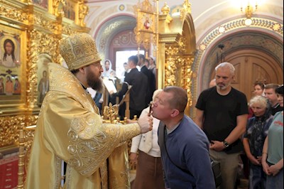 Митрополит Игнатий совершил Божественную литургию в Свято-Троицком кафедральном соборе г. Саратова