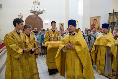 Митрополит Игнатий совершил Божественную литургию в соборном храме святителя Спиридона Тримифунтского г. Саратова