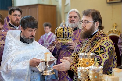 Митрополит Игнатий совершил Божественную литургию в Покровском соборе г. Саратова