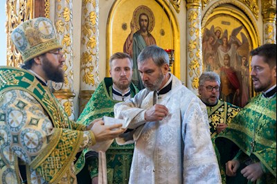 Митрополит Игнатий совершил Божественную литургию в Духосошественском соборе г. Саратова