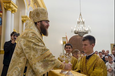 Митрополит Игнатий совершил Божественную литургию в соборном храме святителя Спиридона Тримифунтского г. Саратова