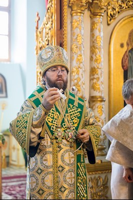 Митрополит Игнатий совершил Божественную литургию в Духосошественском соборе г. Саратова