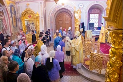 Митрополит Игнатий совершил Божественную литургию в Свято-Троицком кафедральном соборе г. Саратова