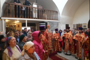 Божественная литургия и панихида в храме во имя святителя и чудотворца Николая на Елшанском кладбище г.Саратова