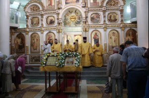 Божественная литургия в храме во имя Всех Святых, в земле Российской просиявших, г.Саратова