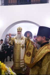Божественная литургия в храме святителя Иоанна Златоуста в п. Зональный г.Саратова