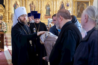 Митрополит Игнатий совершил Божественную литургию в храме в честь Казанской иконы Божией Матери г.Саратова